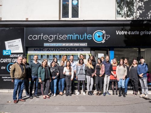 L'Ã©quipe cartegriseminute devant l'agence de Boulogne